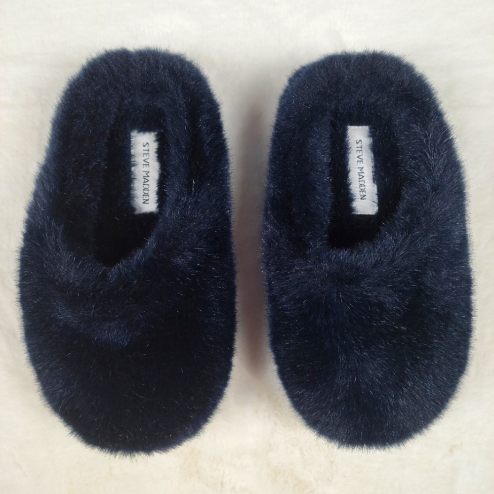 Steve Madden size 7 dark navy fluffy slippers NWOT